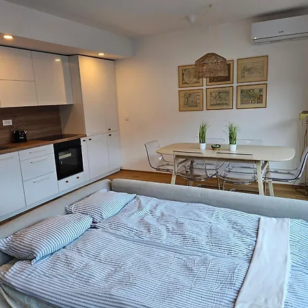 Sunny Ap22 Apartment